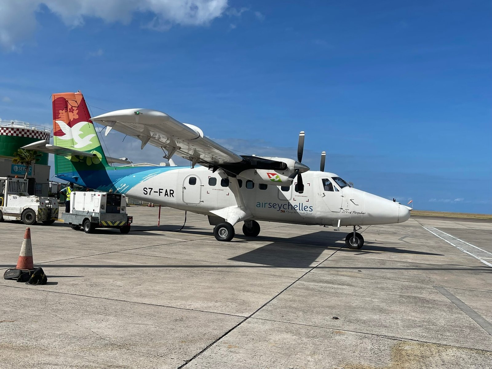 Twin Otter -potkuriturbiinikone asematasolla