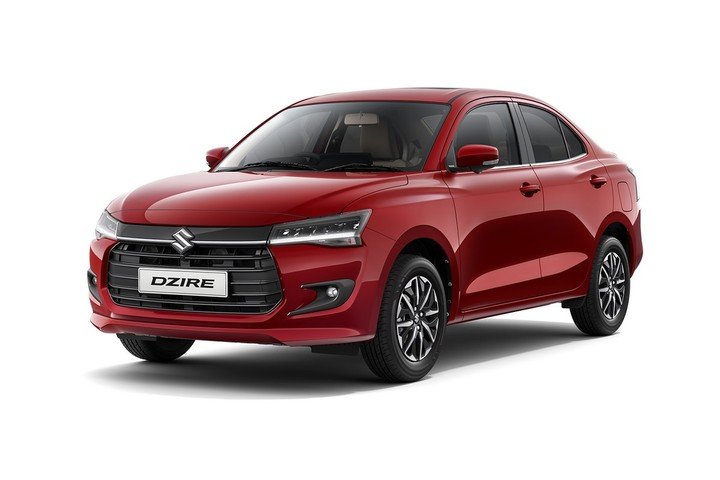 Suzuki Dzire porrasperä, etuviistosta kuvattuna vaalealla studiotaustalla