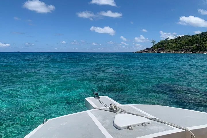 Anse Major ja Baie Ternay, snorklausretki veneellä, kuva 5